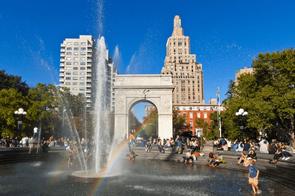 Fountain in a busy urban park.